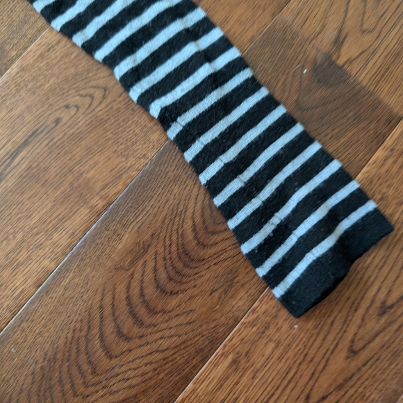 H&M Ladies Nautical Lightweight Knit Long Sleeve Striped Black WhiteSweater Sz M - Picture 7 of 10